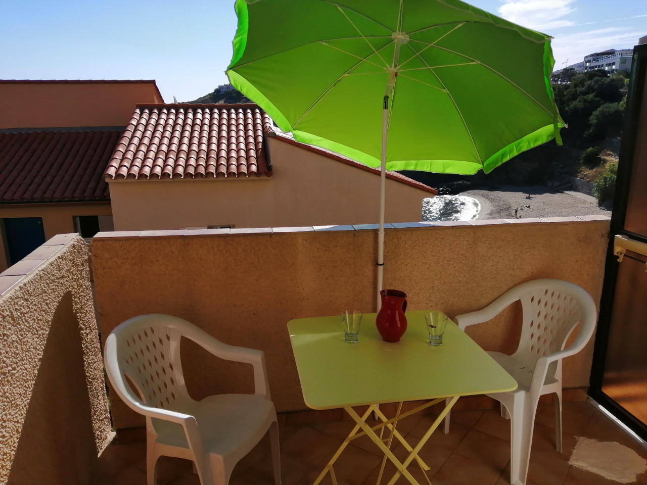 GreenGo Petit appartement au dessus d'une plage, les pieds dans l'eau