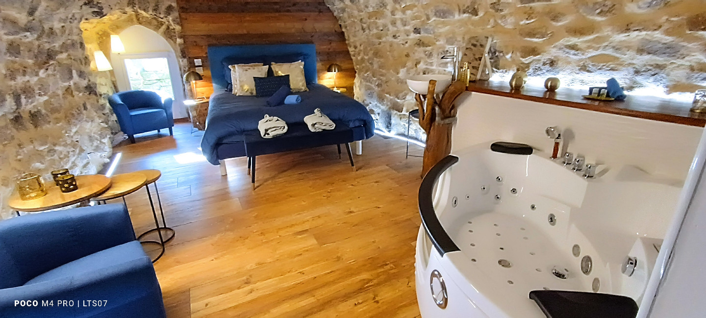 Logement GreenGo: Love room avec baignoire balnéo