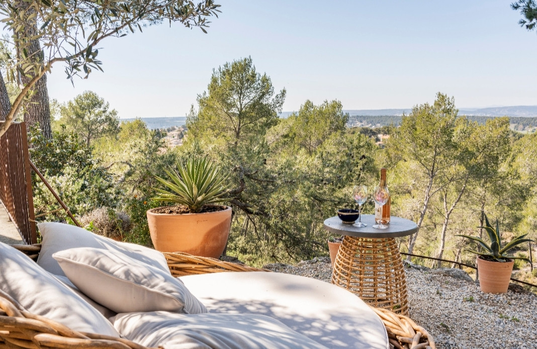 GreenGo Moulin rouge provencal avec jacuzzi exterieur Aix Marseille