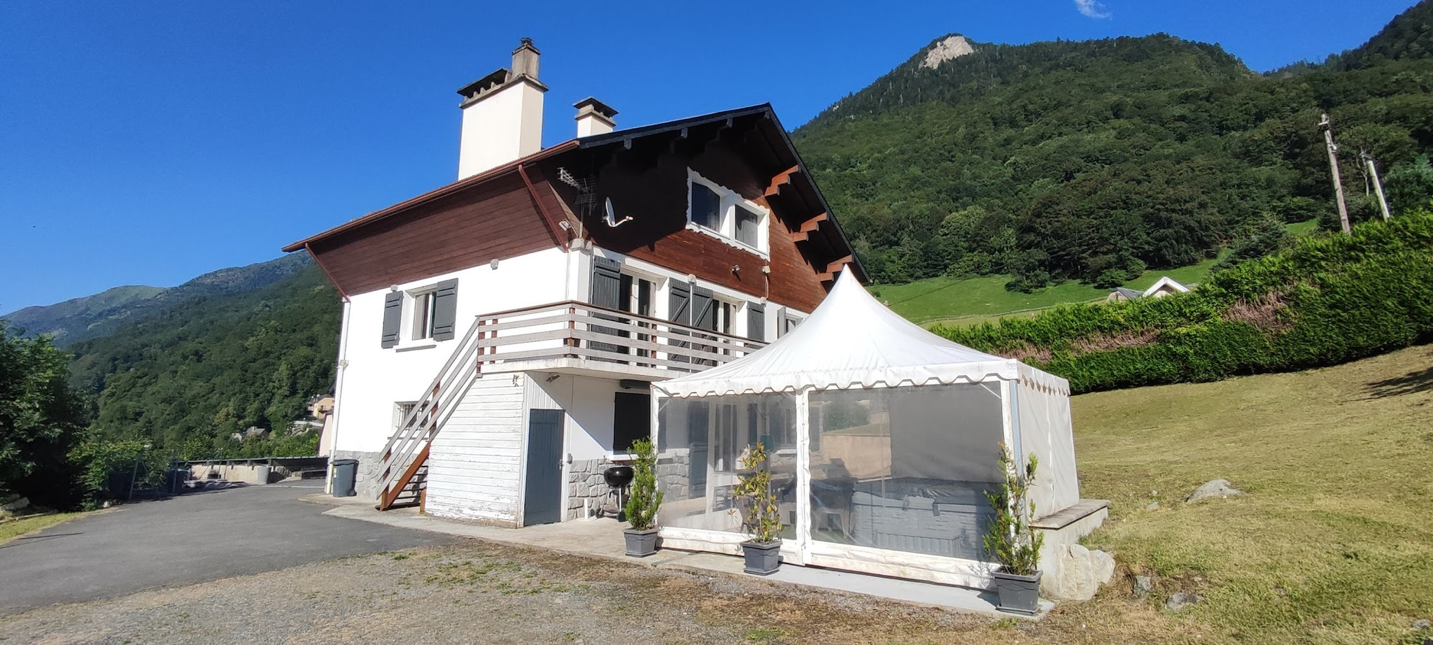 GreenGo Chalet les Marmottons Spa extérieur Vue Vallée