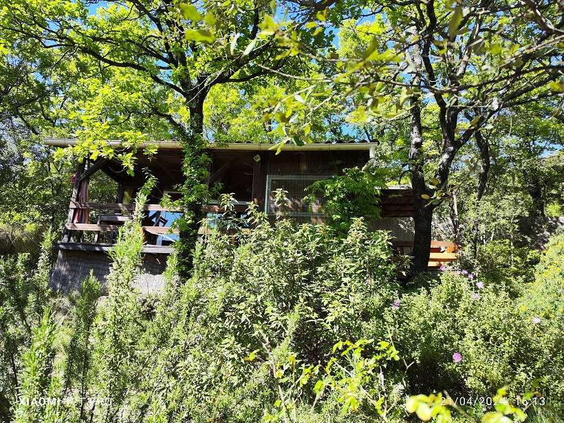 Hôte GreenGo: Maisonnette esprit cabane dans le Parc National des Cévennes. Terrasses avec vue. Piscine en saison