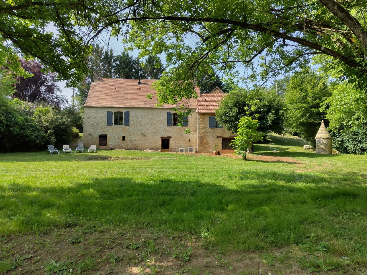 Grand gîte en pierre - nature & baignade - Vézère