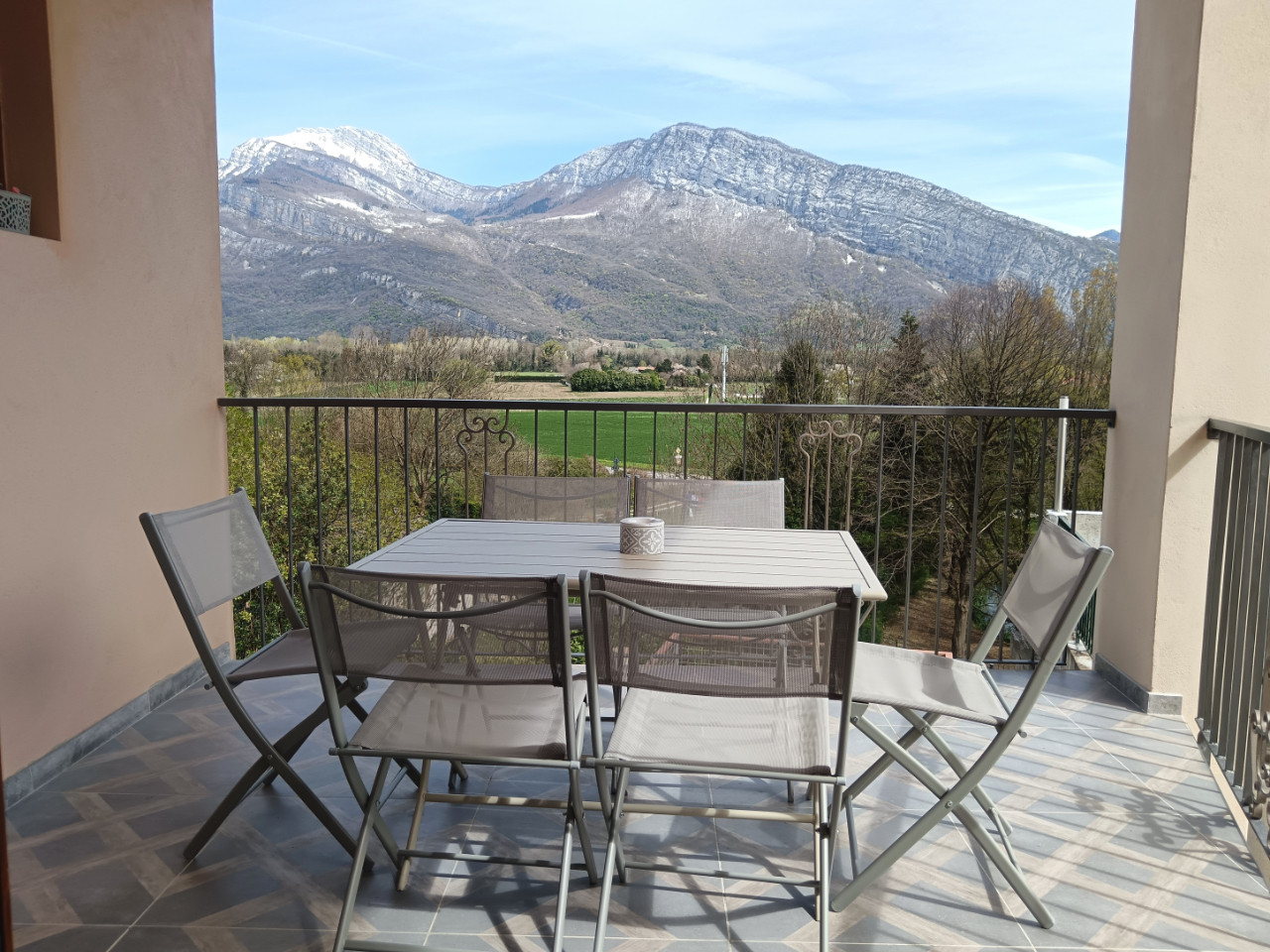 Noyarey - Duplex neuf vu montagne & poêle