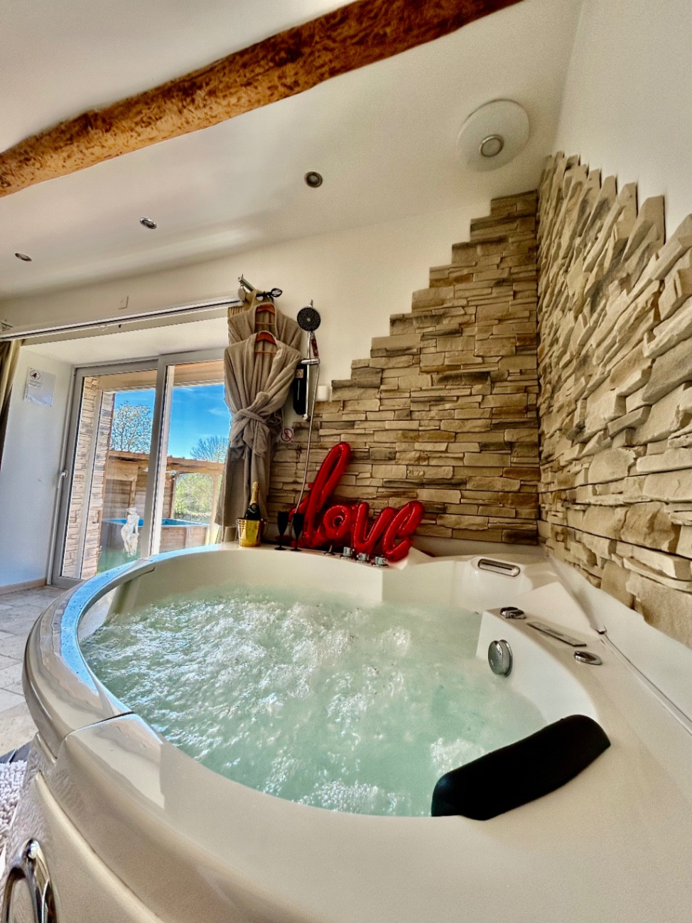 Suite romantique - Jacuzzi sauna privés en Haute Loire
