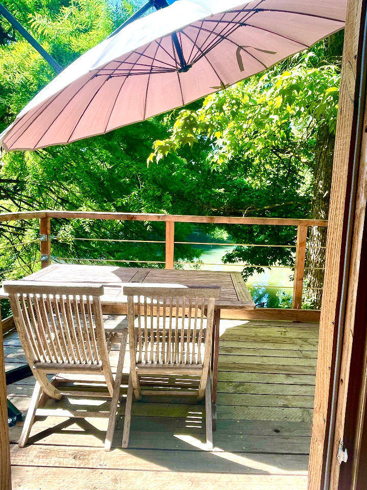GreenGo Gîte en chataignier avec terrasse sur l'eau