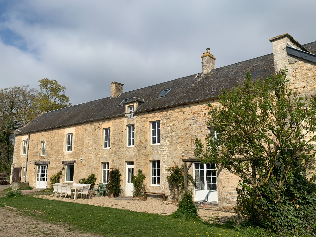 Hôte GreenGo: Le Mesnil Dan - gîte de groupe de charme au sein d'une exploitation de feuillage coupé d'excellence
