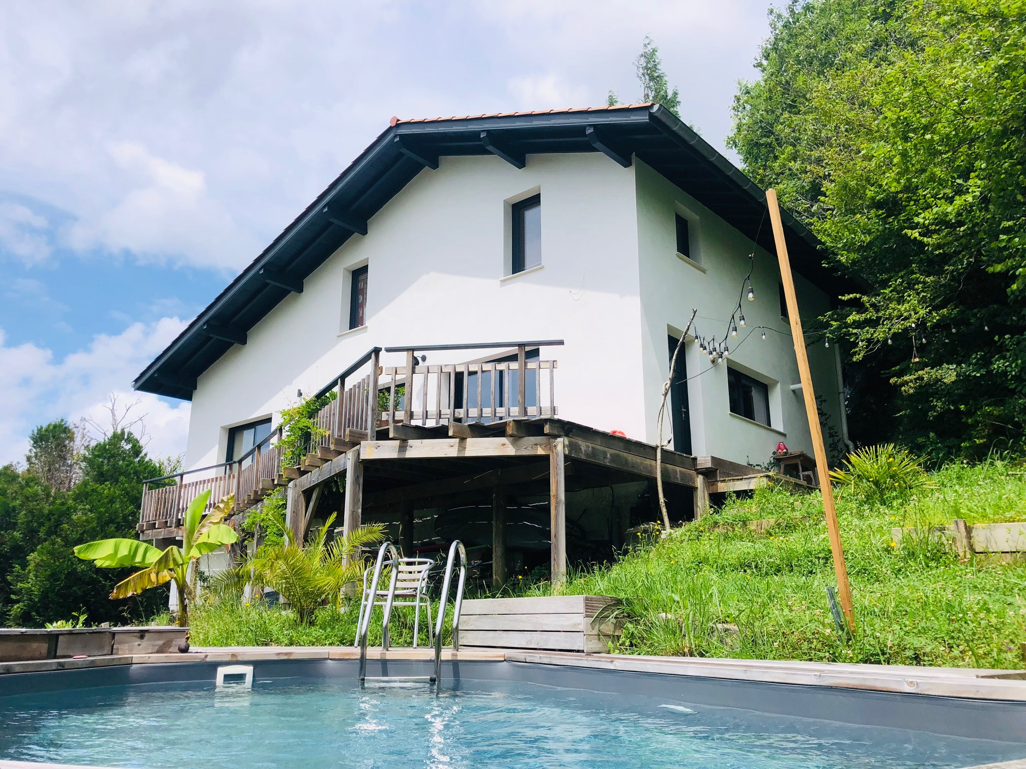 Maison moderne en pleine nature
