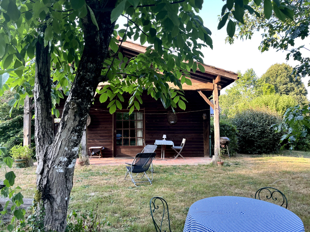 Chalet entouré de nature - piscine et tennis