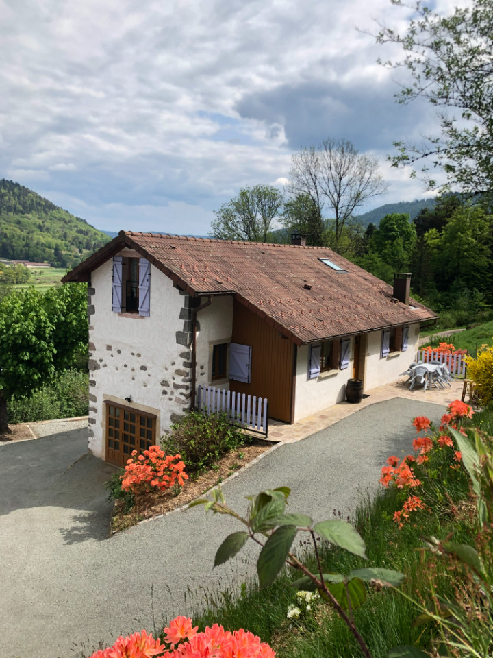 Gite les azalées à l'orée de la forêt avec vue sur les montagnes