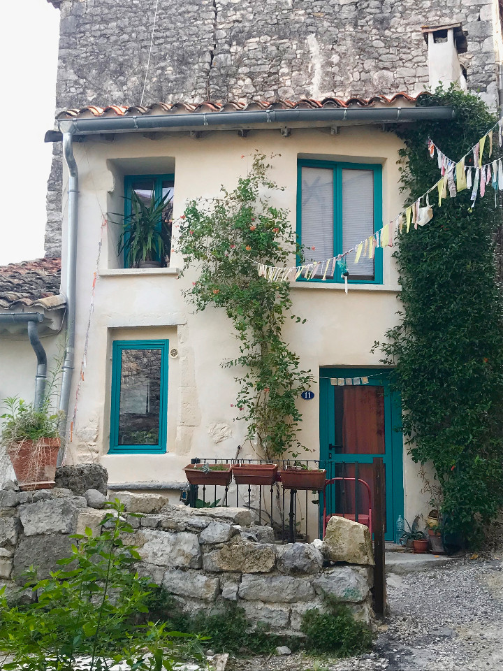 Maisonnette village médieval