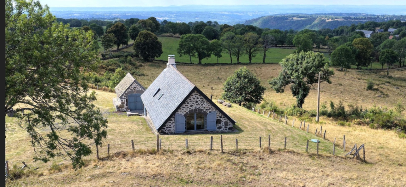 GreenGo Buron au cœur des monts du Cantal avec spa