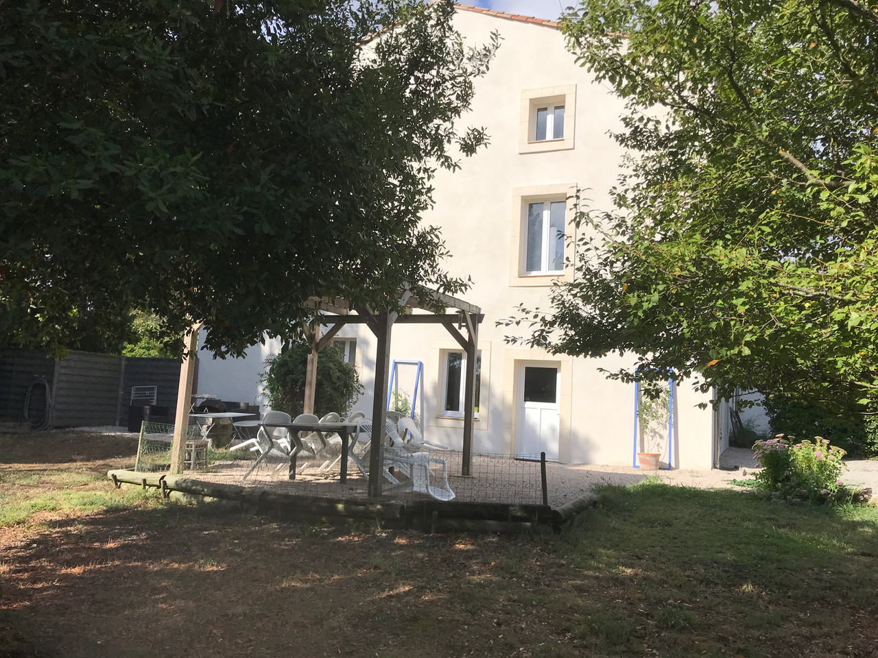 Maison de caractère proche Carcassonne et le canal du midi rénové avec climatisation