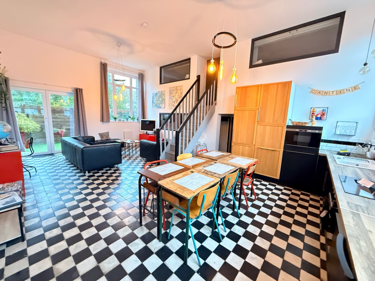 La cour des grandes, loft en duplex. 75 m2, 3 chambres, terrasse privative et parking.