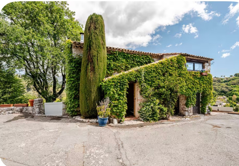 Maison Atypique avec vue dans un domaine avec piscine