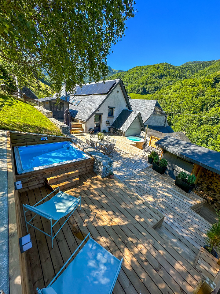 Chalet rénové  avec bain nordique et piscine - grande terrasse vue montagne - confort et nature