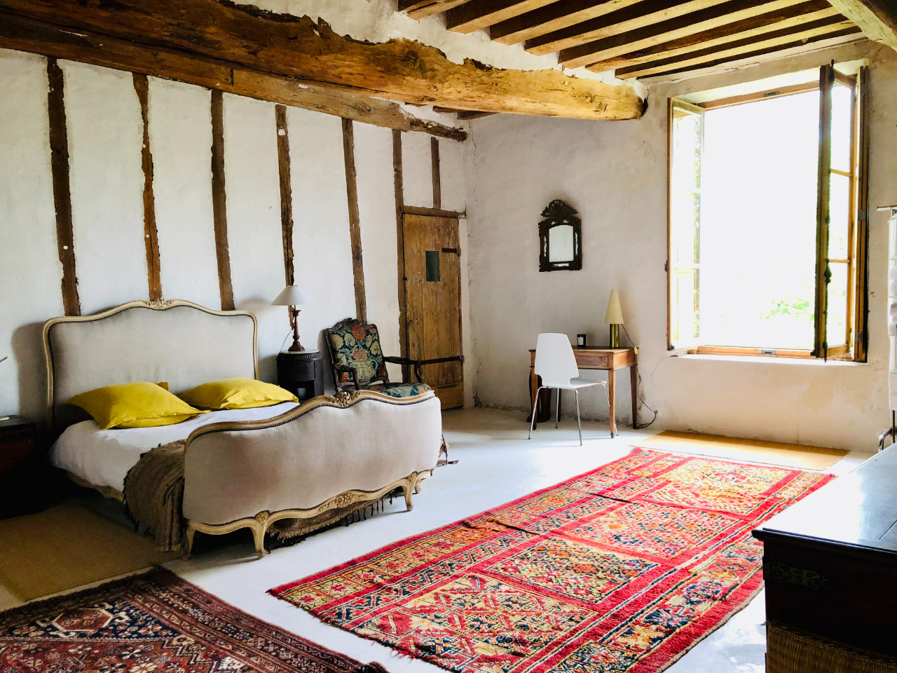 Charmante retraite, idéale artistes ou intellectuels dans grande maison rustique Xviie en rénovation