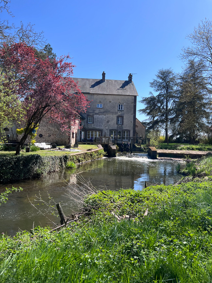 Hôte GreenGo: Le Moulin Coeure, oasis de 7 hectares au bord de l'eau accessible sans voiture de la gare