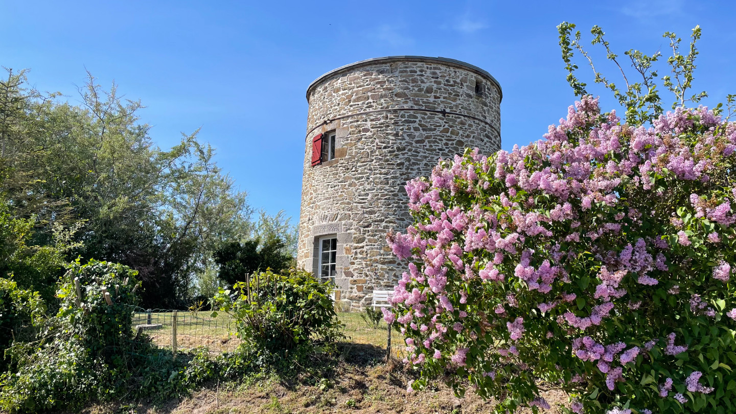 Hôte GreenGo: Moulin du Xixe siècle en bord de mer, face à la baie du Mont Saint Michel