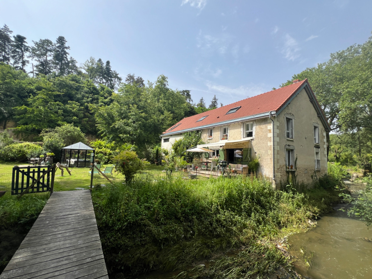 Les cinq de la grange