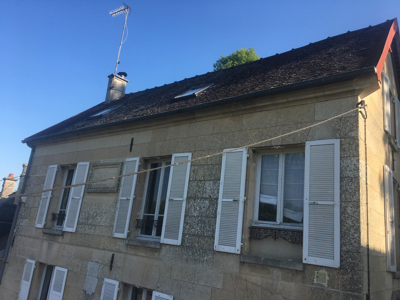 GreenGo Maison et parc face au château de Pierrefonds