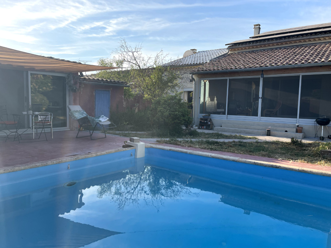 Piscine et mini forêt