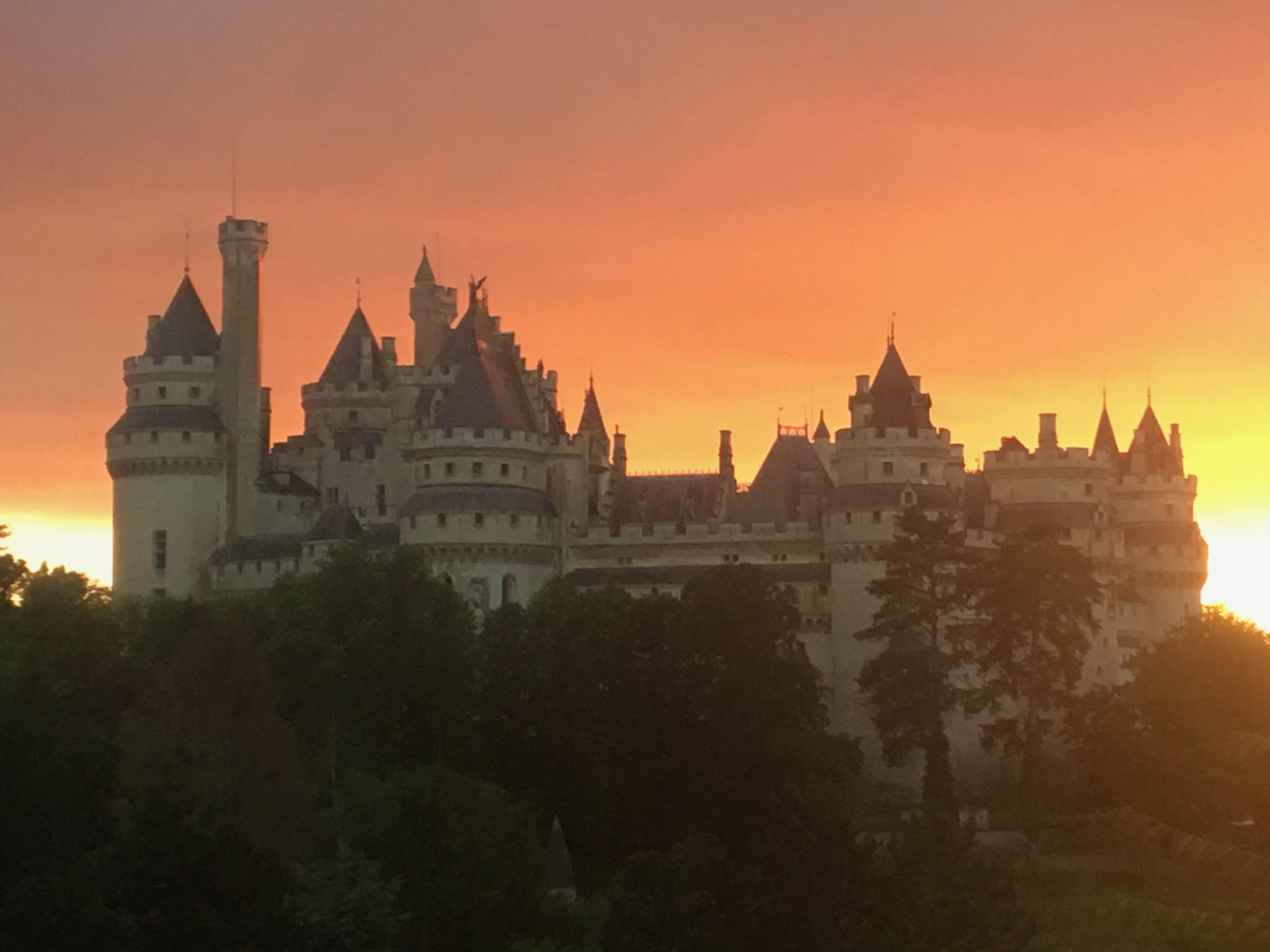 Maison et parc face au château de Pierrefonds