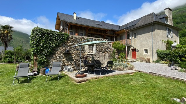 Gîte de charme 3* maison avec vue, jardin & Spa en vallée d'Ossau randonnées au départ du village