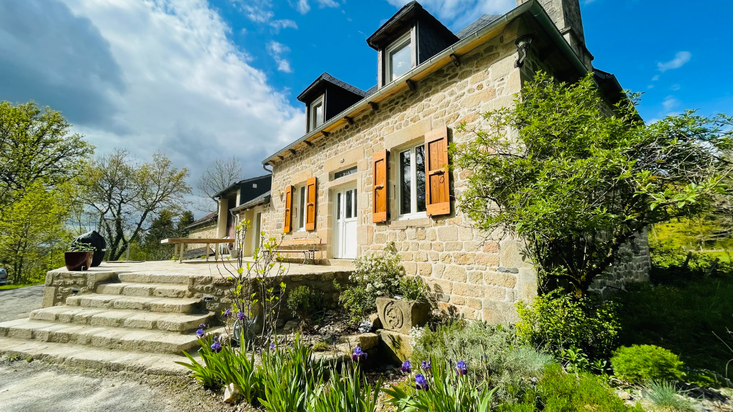 Maison de caractère avec terrain de pétanque