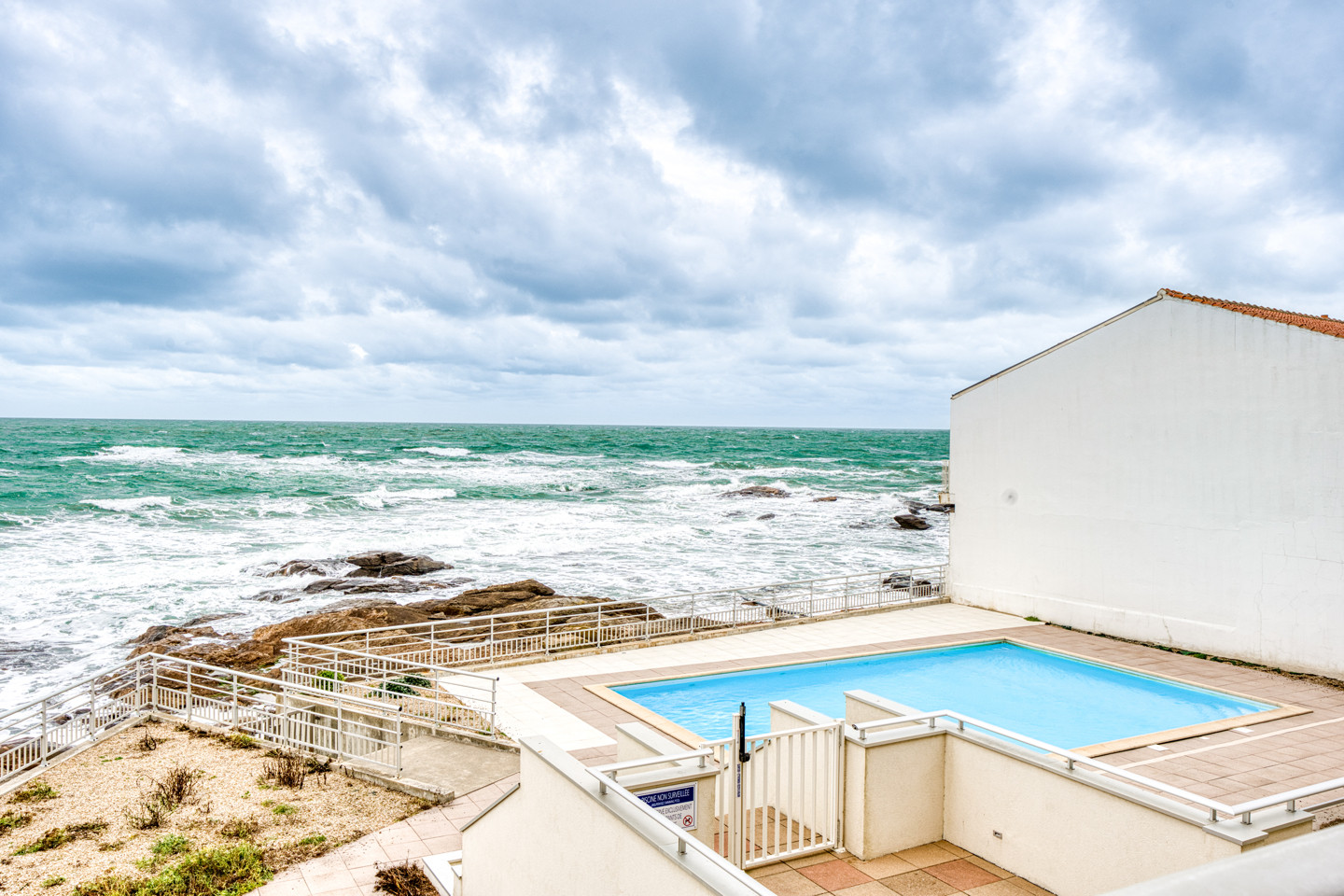 Premium Ocean View Studio, Balcony & Pool