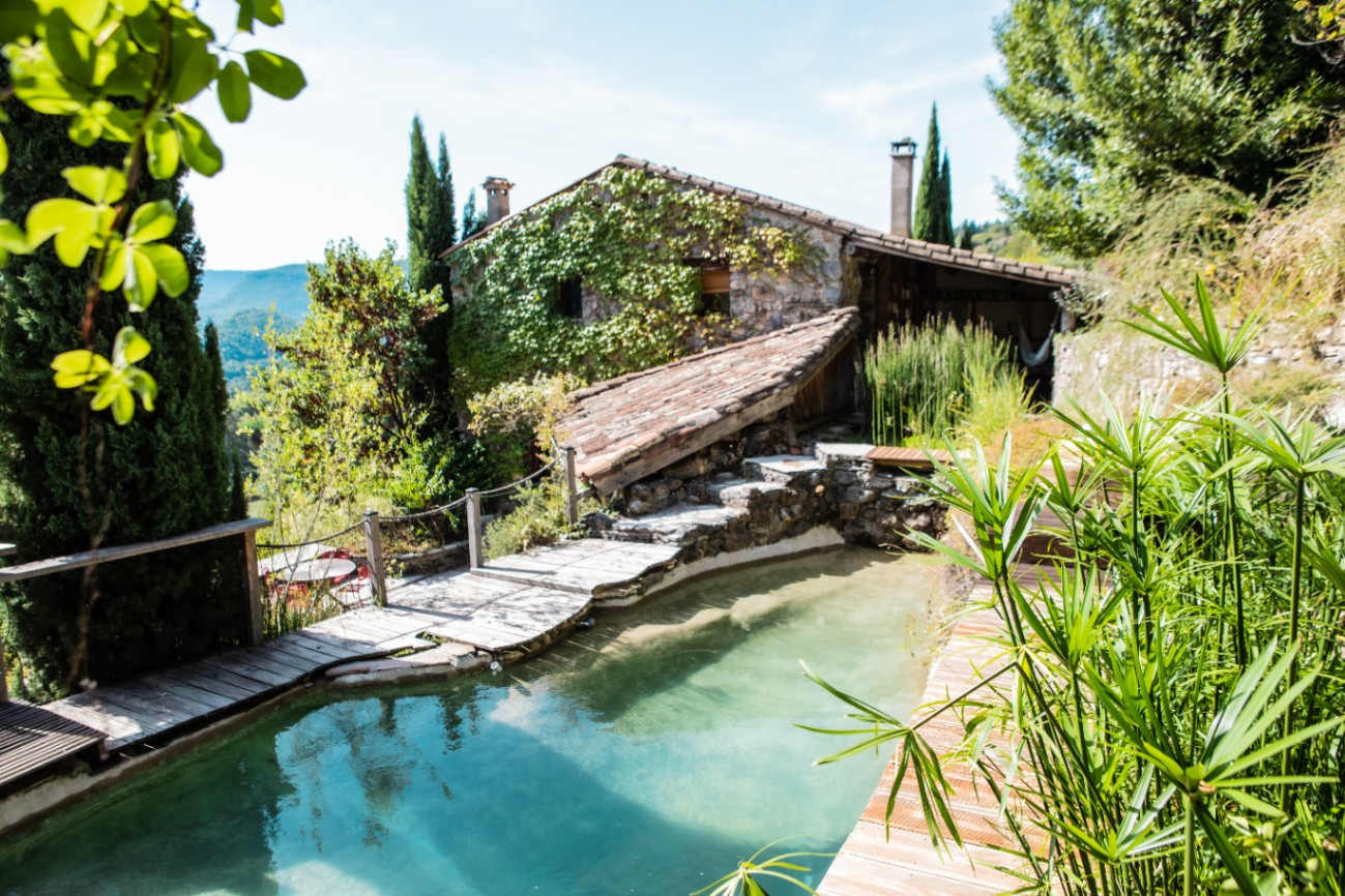 Les Faysses, maison avec bassin naturel en Cévennes
