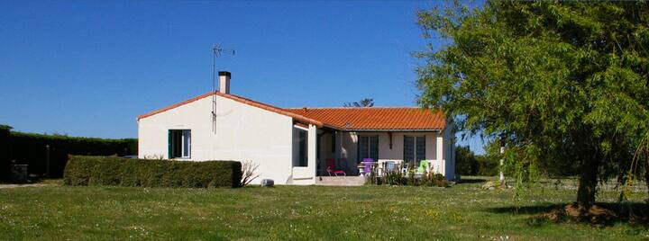 GreenGo Les Menonnieres - Nature & Tranquillité St-Denis Oléron : 8 pers/4 chamb/jardin1500m²/bbq/terrasse