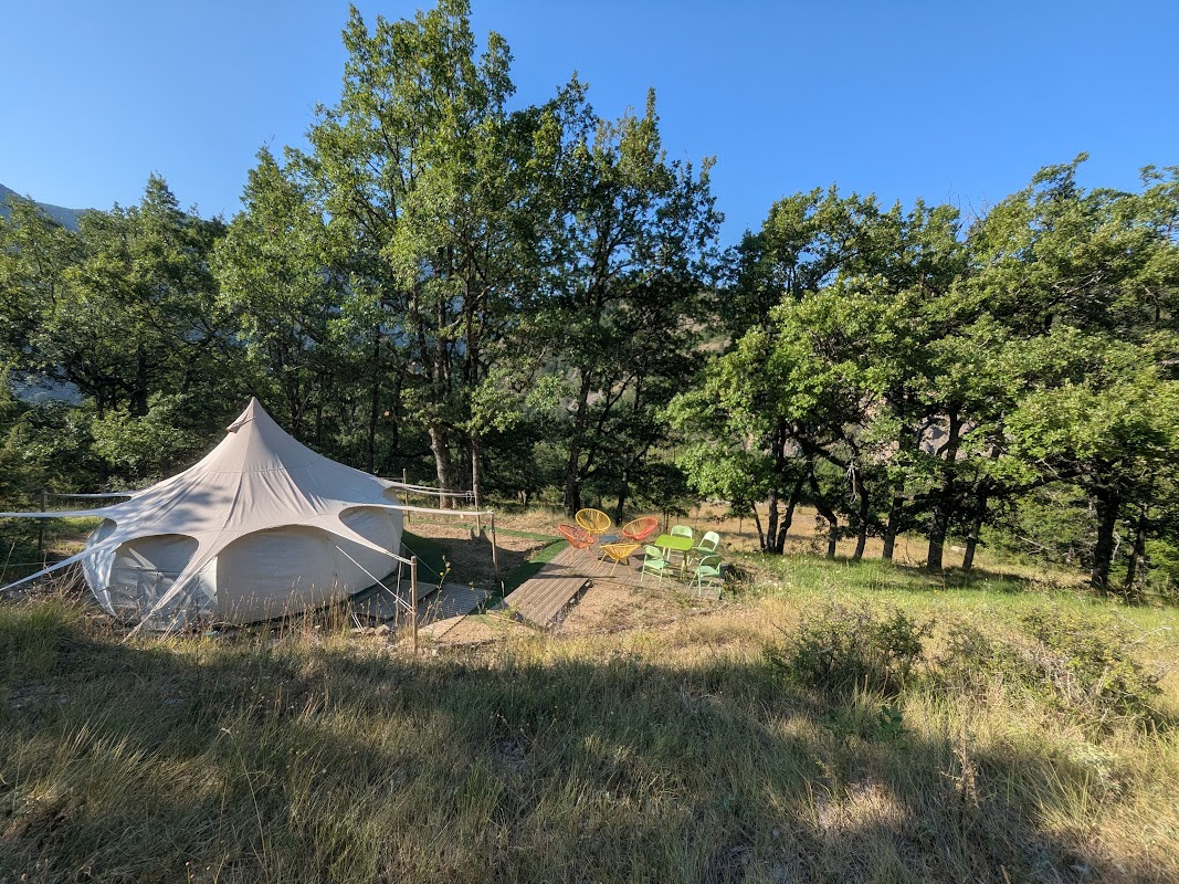 Logement GreenGo: Tente Nature, Fraîcheur et ciel étoilé en Haute Provence