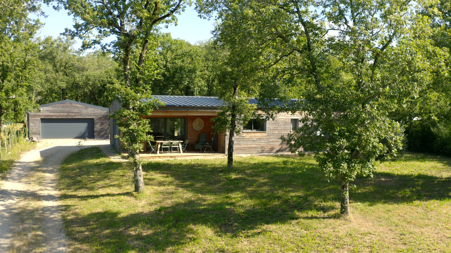 Maison en bois dans le Lot