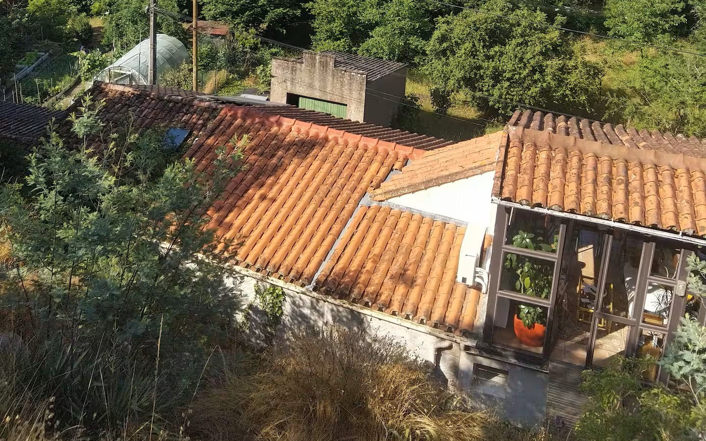 Maison entre falaise rivière et chateau !