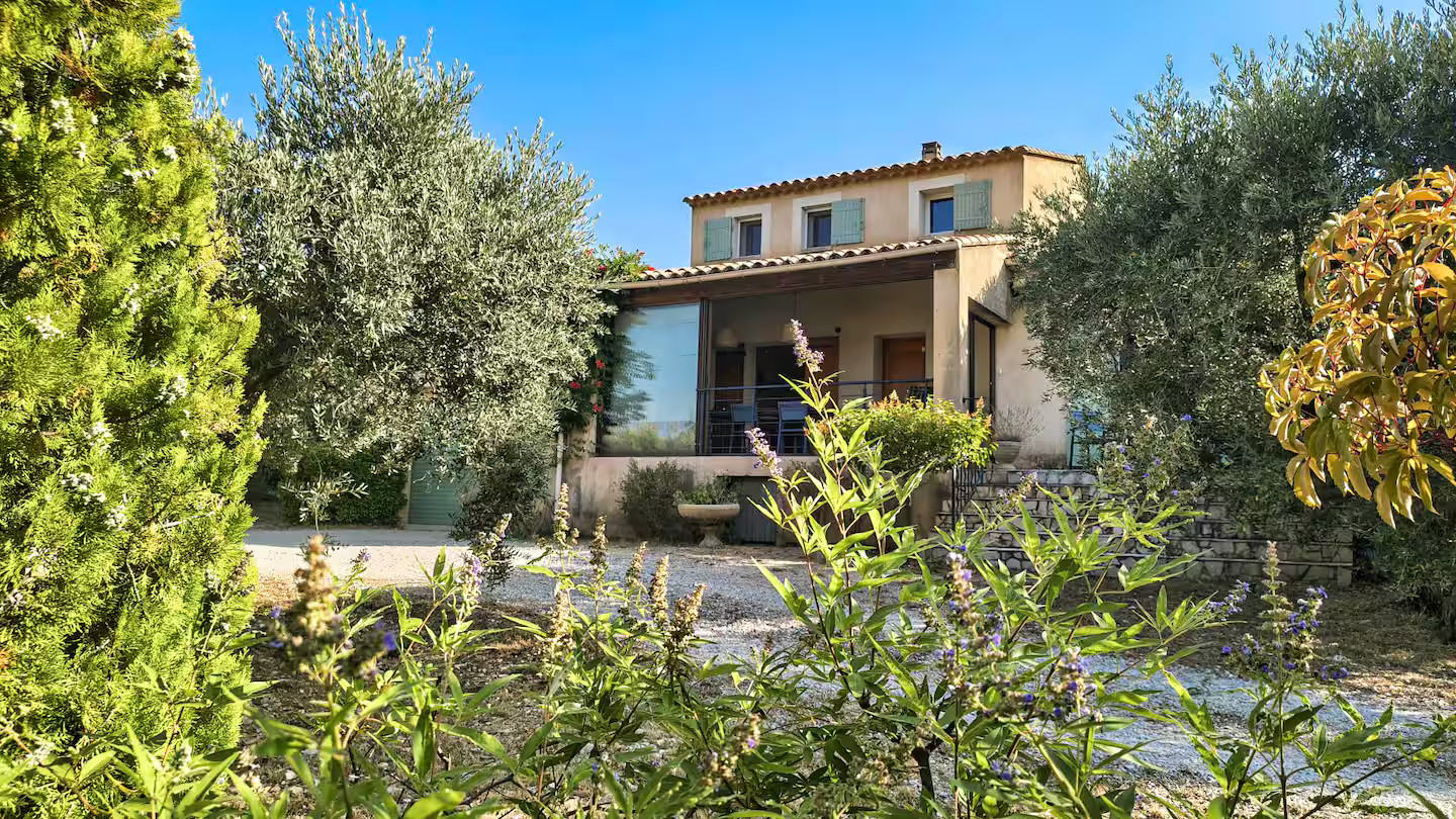 Maison au cœur des oliviers • Village 5 min à pied
