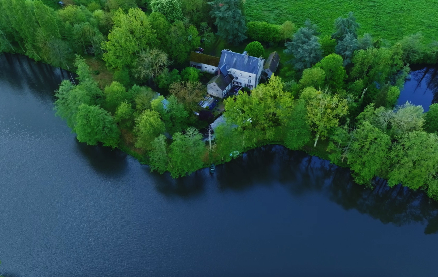GreenGo Le Moulin Coeure, oasis de 7 hectares au bord de l'eau accessible sans voiture de la gare