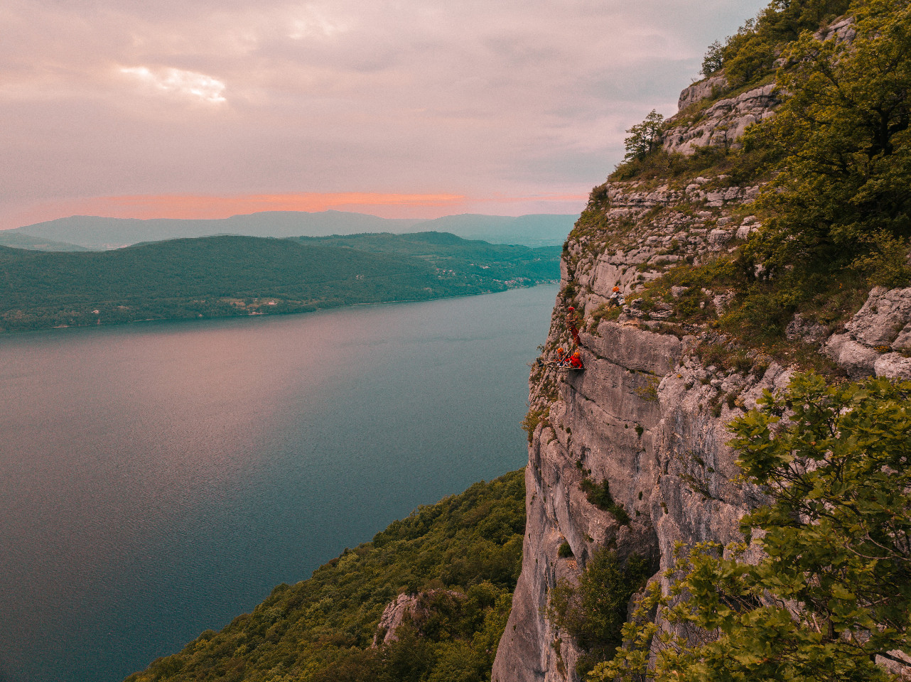 GreenGo Nuit suspendue Insolite en falaise