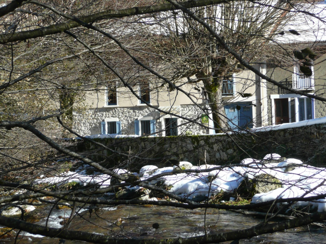 Le gite du Carbounet, au bord de la rivière