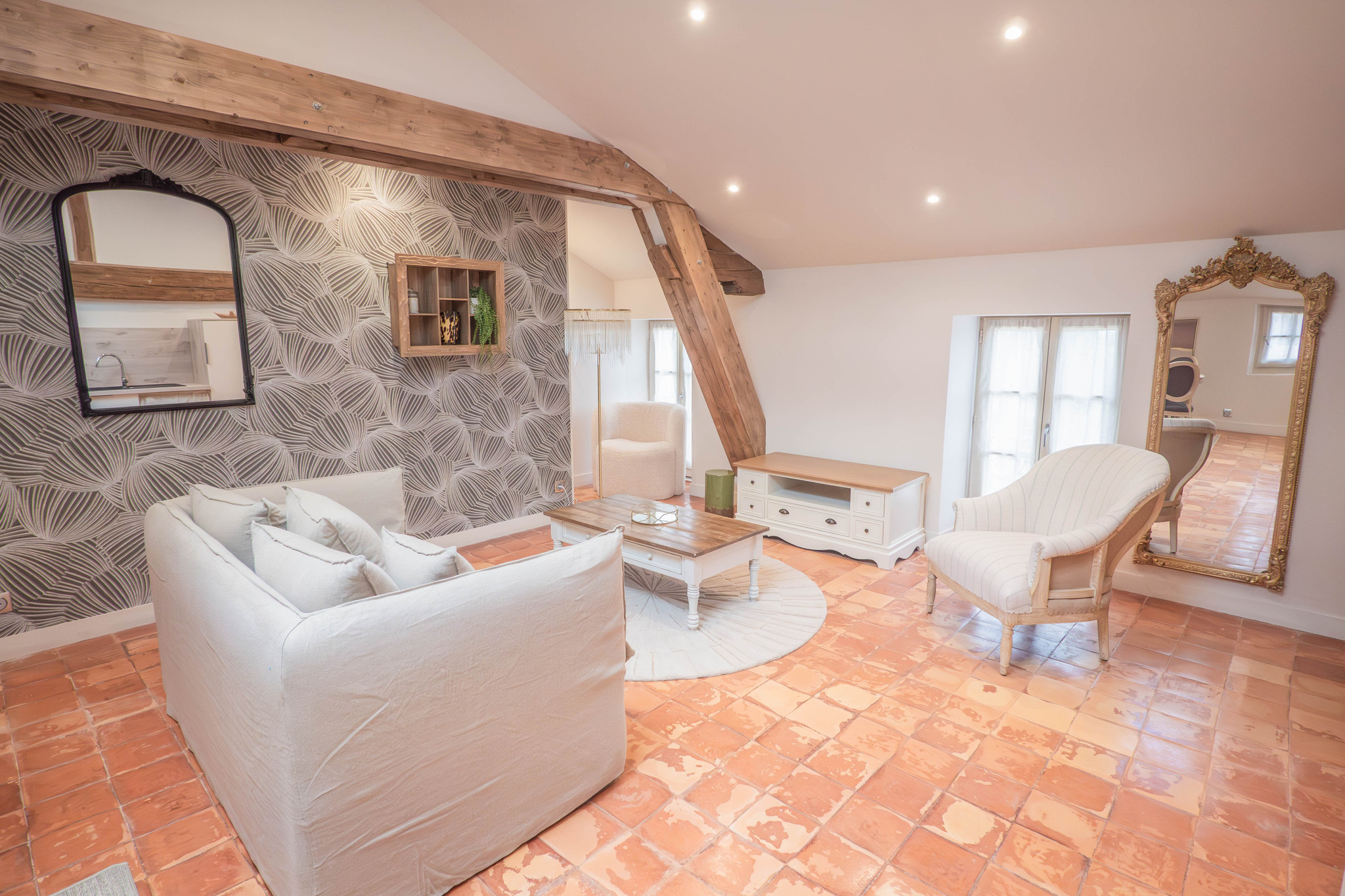 Logement GreenGo: Le Cadran Solaire, Gîte 5* climatisé au charme intimiste à Pézenas
