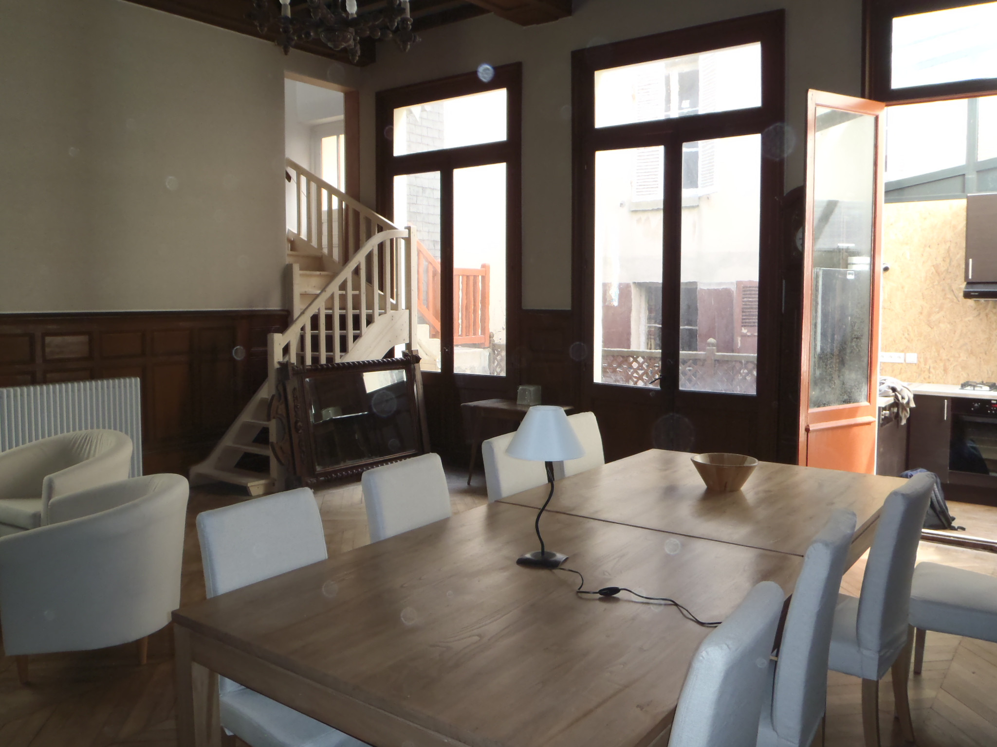 Maison 50 m mer, salon immense