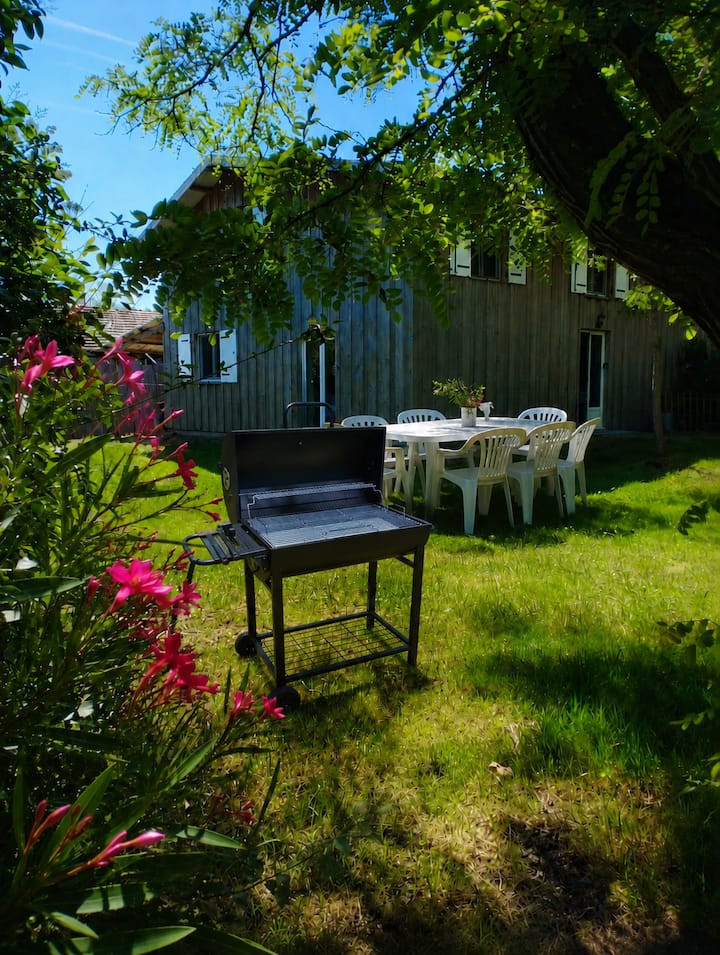 Gîte ombragé a la campagne
