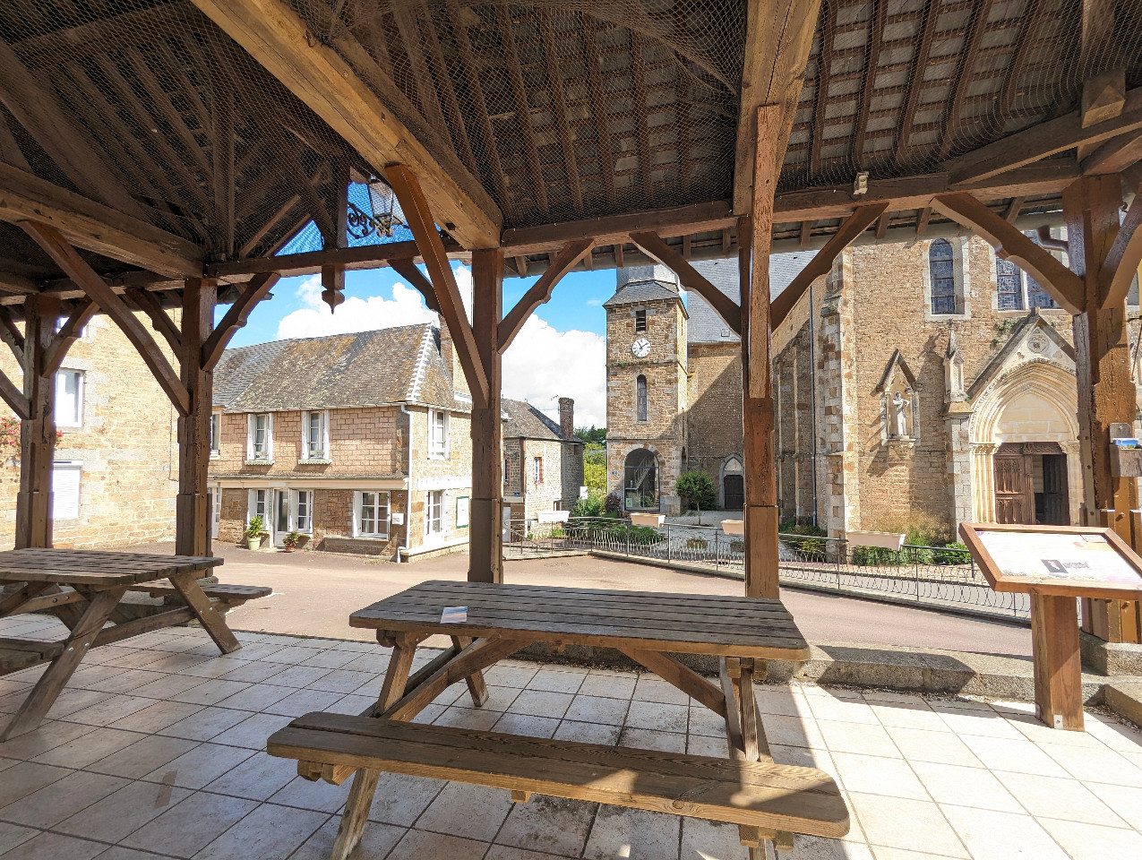 Vivez dans un magnifique village normand, gîte de la Halle à la Carneille