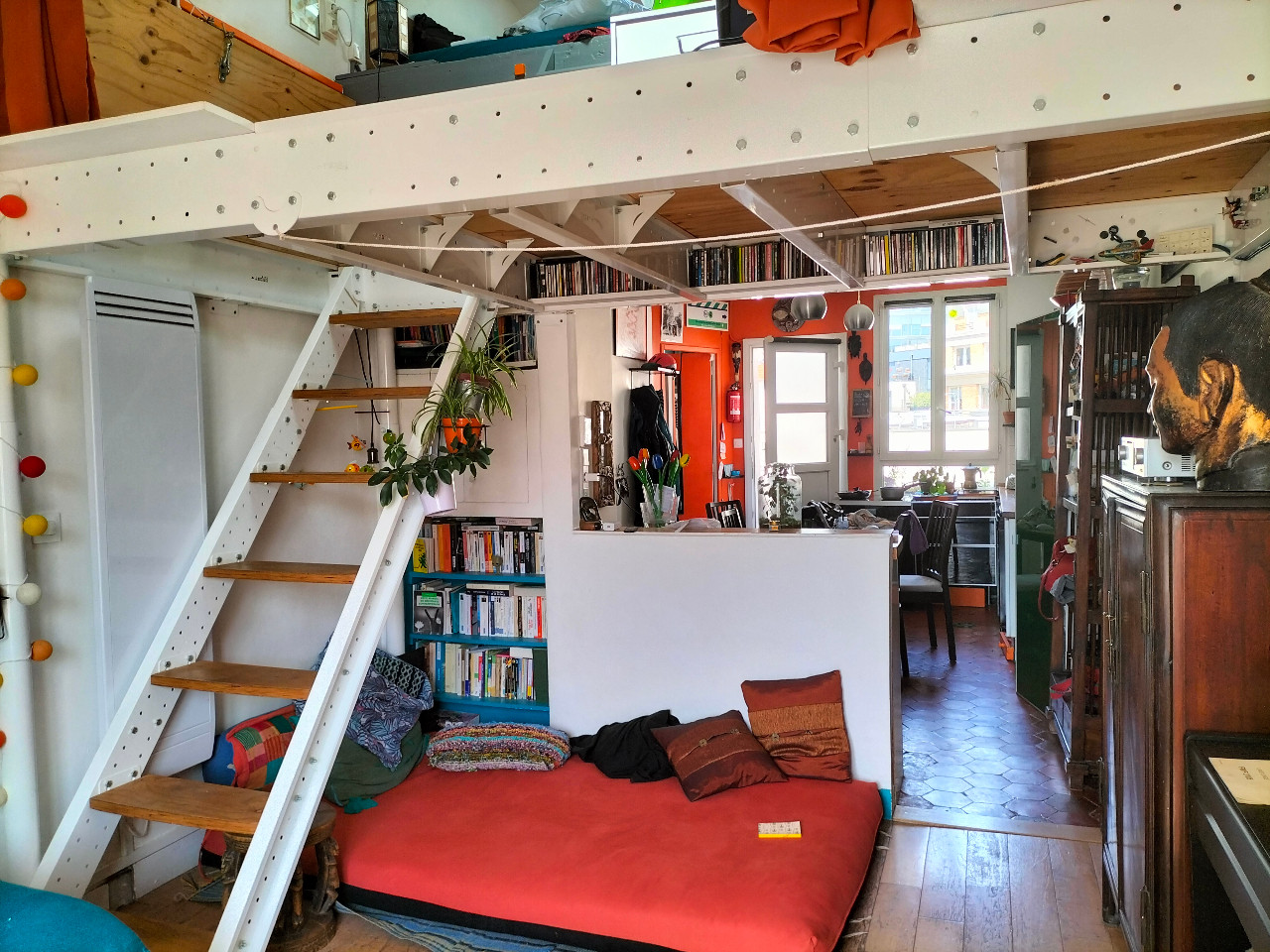 L' appartement parisien de Marine - atypique et chaleureux - en partie sous les toits
