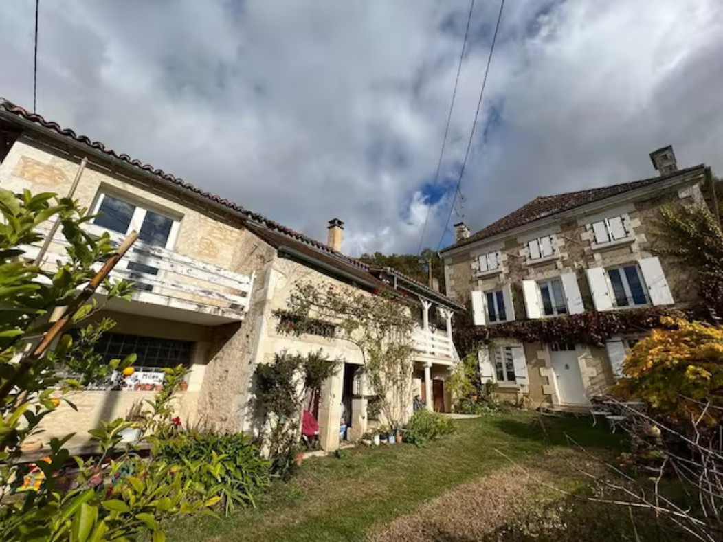 GreenGo Studio au bord de la rivière à deux pas d'une cité médiévale