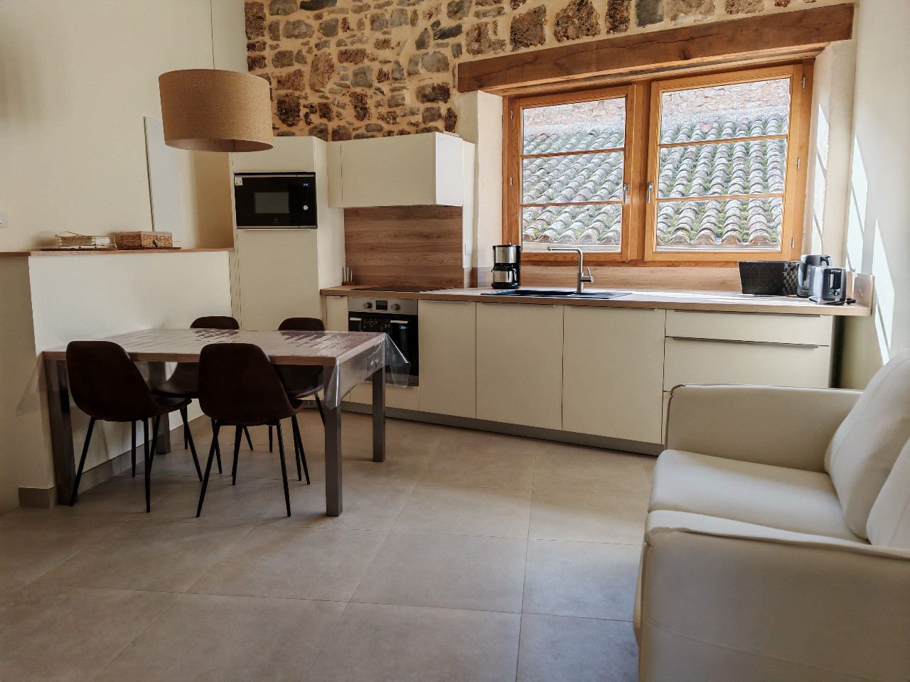 GreenGo Gîte Mandaline - Maison de village avec jacuzzi intérieur - au hameau de St. Geniez de Bertrand