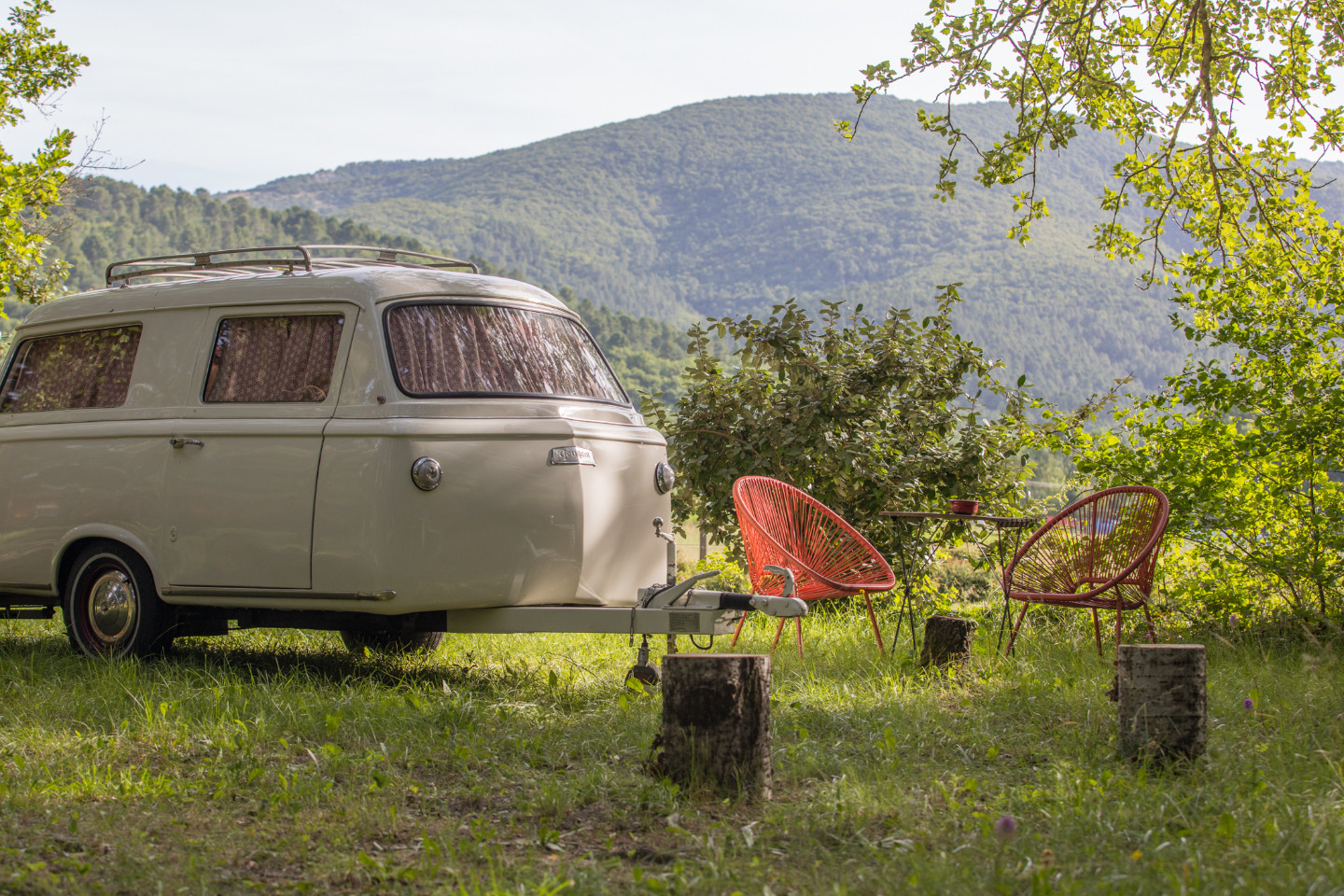 Logement GreenGo: Caravane rétro Peugeot