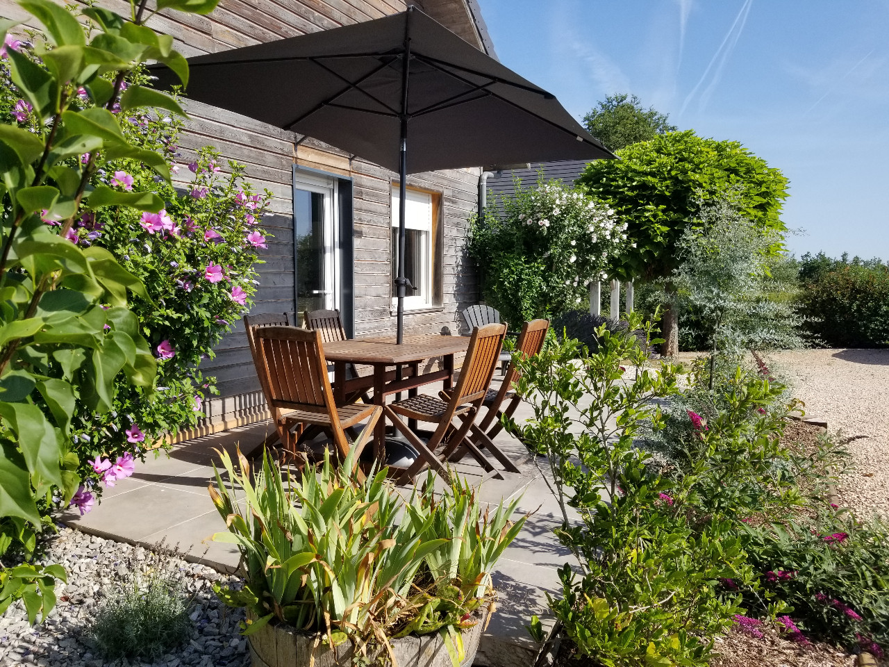 GreenGo Gîte de la Tuillère, maison contemporaine en bois avec vue et piscine