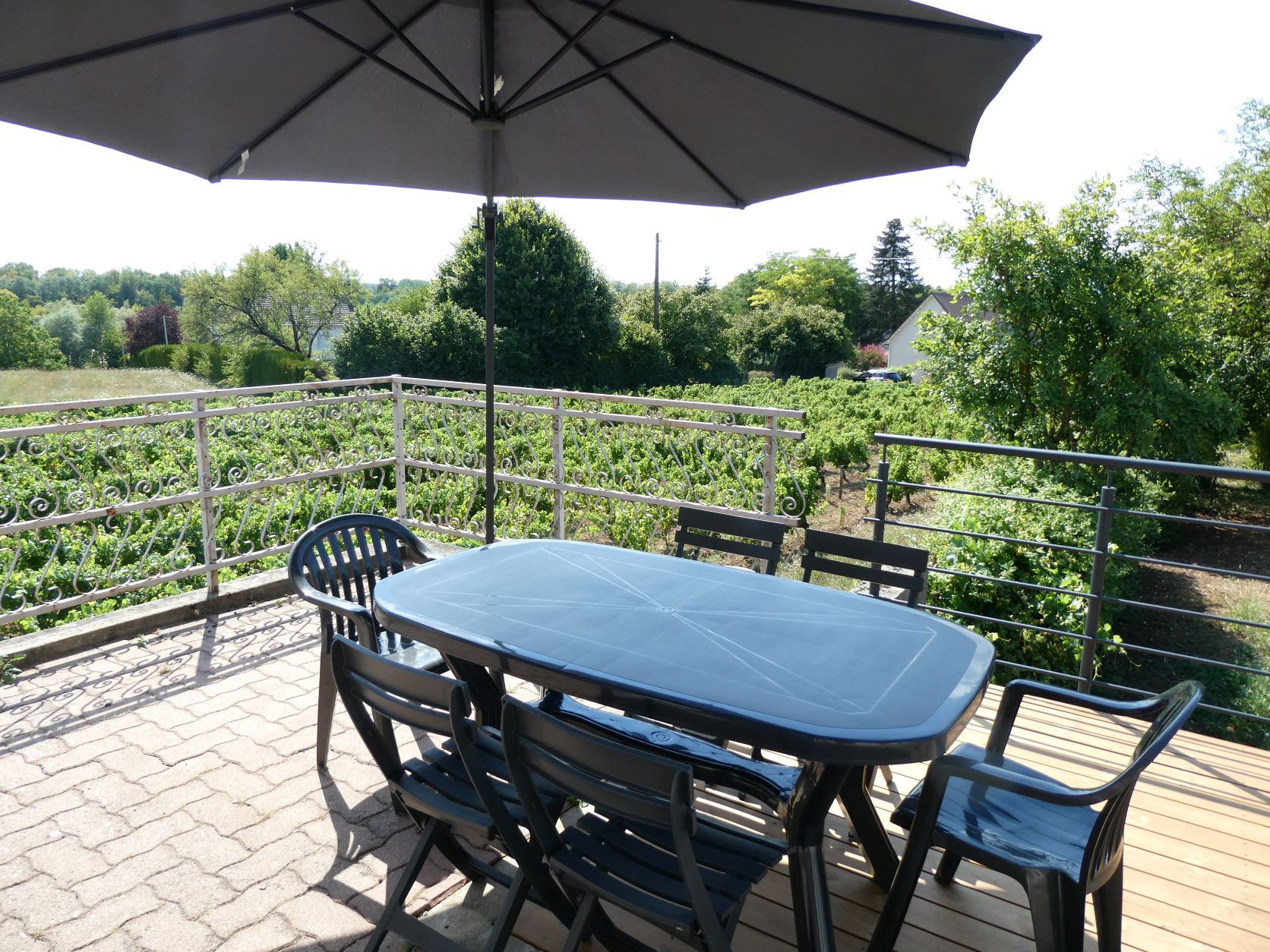 Chez Voisine, au milieu des vignes et avec sur la Loire