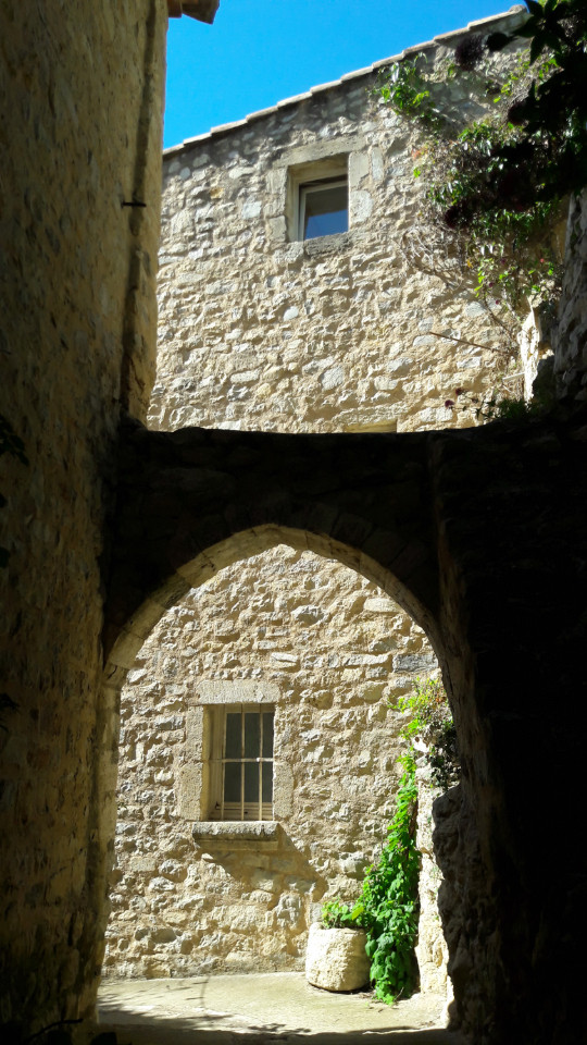 GreenGo L’Atelier des Toits en Provence : vue imprenable sur le village, sérénité et moments suspendus.