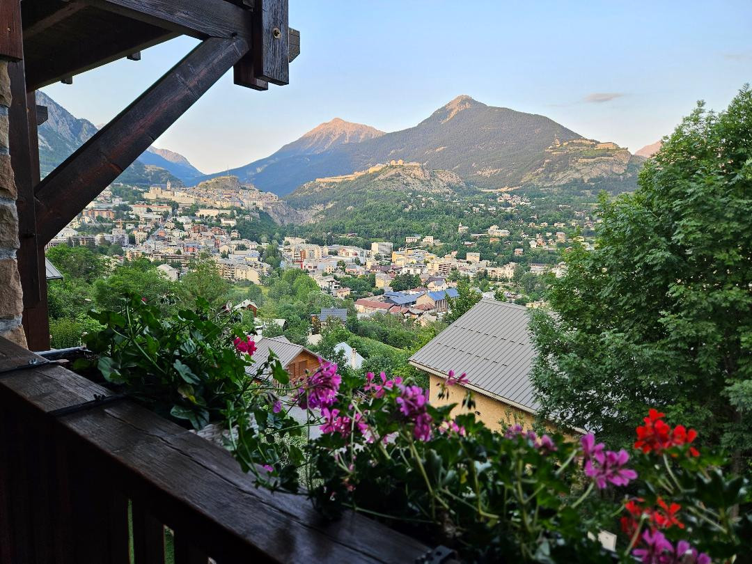 Chalet avec vue à 700m des pistes de Serre-Chevalier